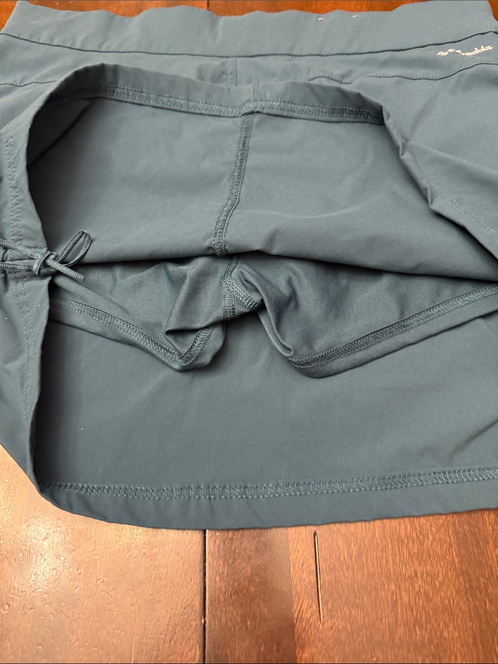 Columbia Athletic Skort in green.  Side gathers. Excellent condition .  Size L. - Picture 7 of 9